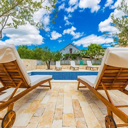 Modern Escape With Private Pool - 4 Bedroom Villa