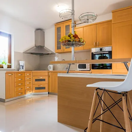 Modern Escape With Private Pool - 4 Bedroom Vila *