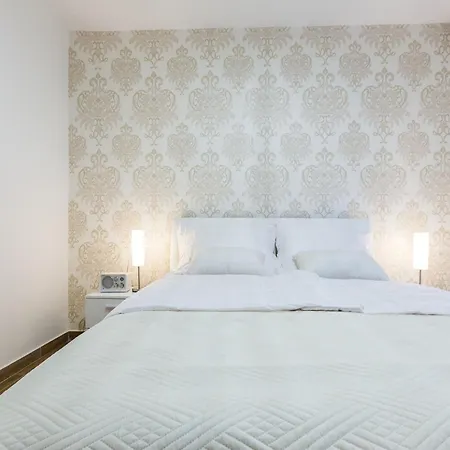 Villa Modern Escape With Private Pool - 4 Bedroom Zadar