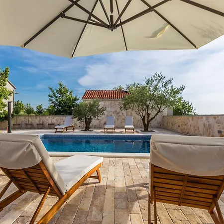 Villa Modern Escape With Private Pool - 4 Bedroom Zadar