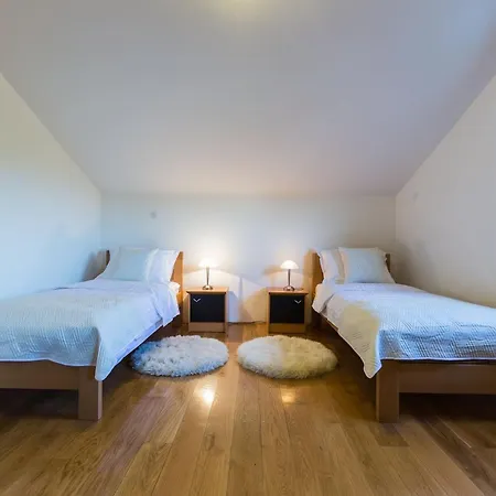 Modern Escape With Private Pool - 4 Bedroom