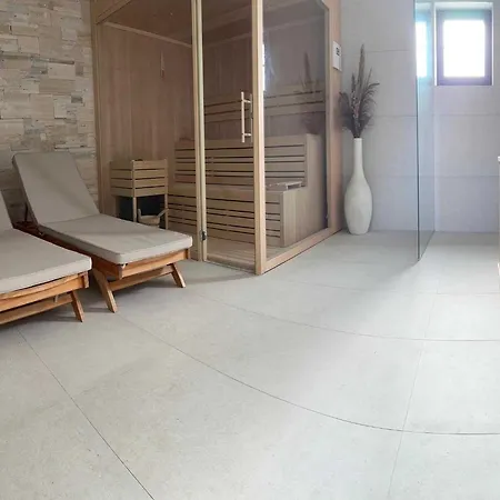 Villa Modern Escape With Private Pool - 4 Bedroom *