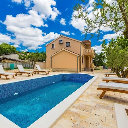Vila Modern Escape With Private Pool - 4 Bedroom Zadar