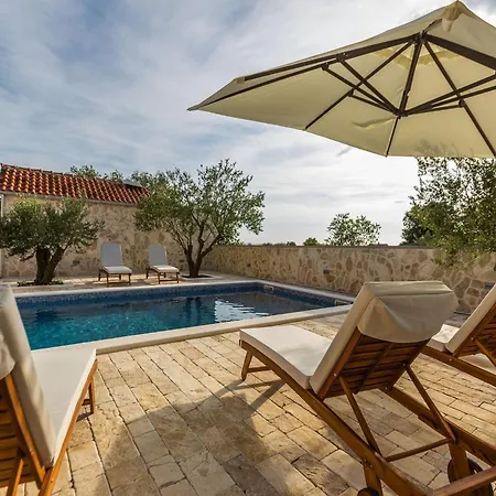Modern Escape With Private Pool - 4 Bedroom Villa Zadar