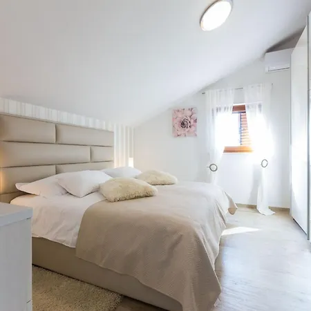 Modern Escape With Private Pool - 4 Bedroom Villa