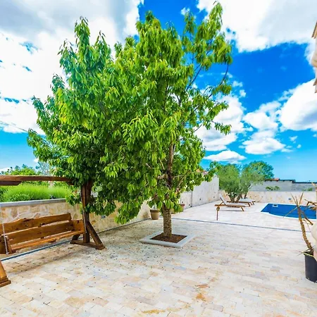 Modern Escape With Private Pool - 4 Bedroom Ζαντάρ