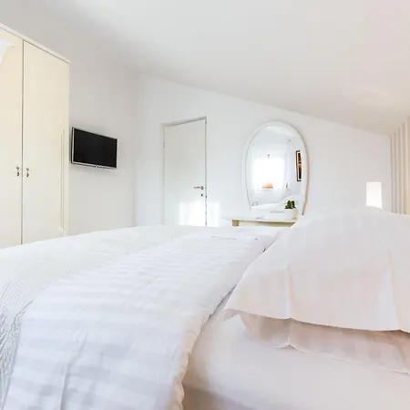 Modern Escape With Private Pool - 4 Bedroom Villa