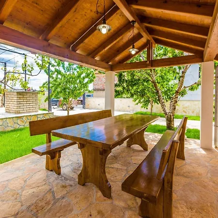 Modern Escape With Private Pool - 4 Bedroom