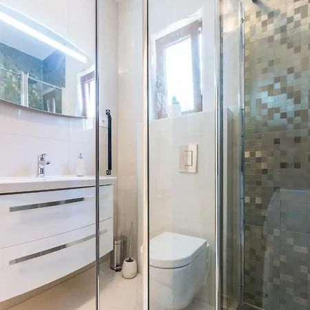 Modern Escape With Private Pool - 4 Bedroom Villa Zadar