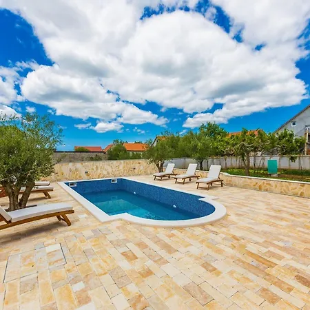 Villa Modern Escape With Private Pool - 4 Bedroom Zadar